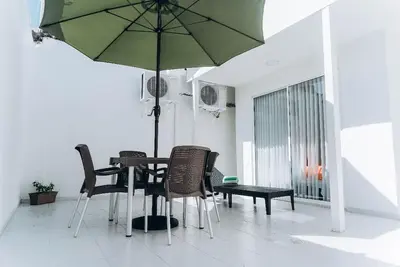 Image de your home away from home, 4 pax, ac, wi-fi, kitchen, private patio \n
