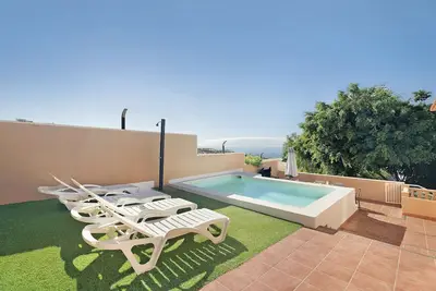 Image de Maison de campagne \"Finca Los Corcos\" avec 2 piscines, jardin, vue sur la montagne et la mer.