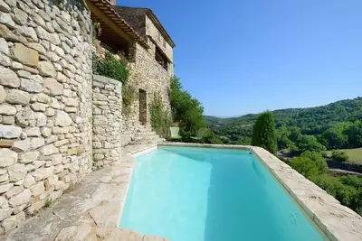Image de La villa du Tilleul, gîte authentique dans le Luberon avec piscine