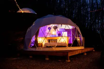 Image de 🌑🚵 Midnight Rider Glamping Dome