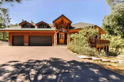 Image de The Luxe Lodge Private Hot Tub Golf Couples Pets Families Games Fire Pit Views