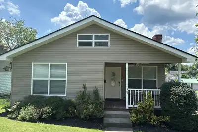 Image de Charming on Chestnut - 8. 1 miles from the New River Gorge National Park