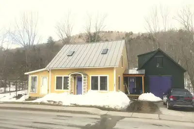 Image de Village House With Covered Bridge View