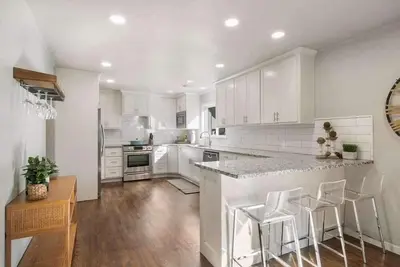 Image de Ba's BohoChic-steps to Rose District-Complete Reno