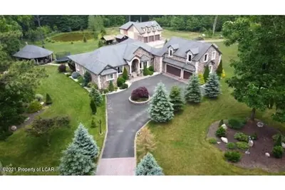 Image de Spacious 7br house in woods with hot tub&sauna&gym