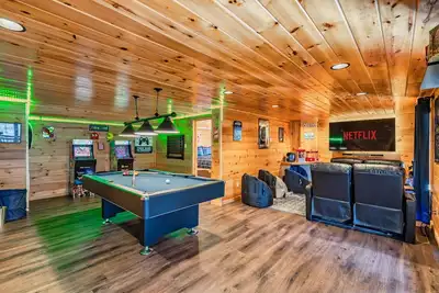Image de Pet friendly*20mins to Dollywood*Firepit|Hot Tub|Game/Movie room with Ps4