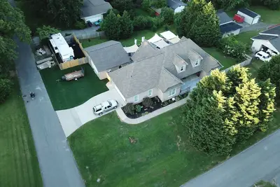 Image de Exclusive Large 2 Bedroom Suite W/Theater Room + Kitchen