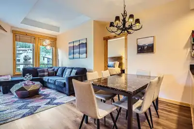 Image de ★★Hot Tub in Building - Center Village Condo★★