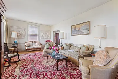 Image de Best skyline view of Cmu/Pitt Historical Oakland 5br storybook house 3000sf