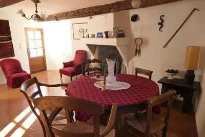 Image de Maison ancienne de caractère avec terrasse dans hameau typiquement provençal