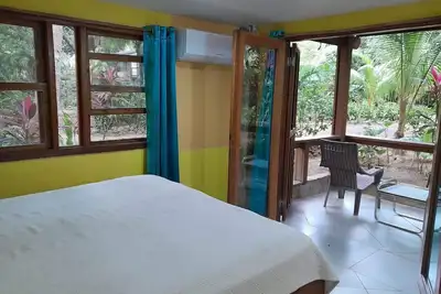 Image de Steps from the Beach, Open Plan 1000 Sqft 1 Bed King Bed A/C Incl.