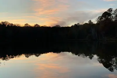 Image de Log Cabin on 5 acre pond - fishing and wildlife paradise!