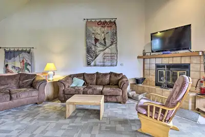 Image de Upson Ski-In/Ski-Out, End-Unit Cabin w/ Fireplace!