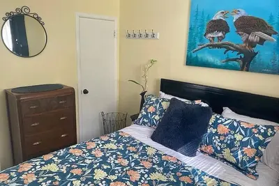 Image de Private 1 Bdr Cottage on Scenic Riverside Sleeps 4. 10 Minutes From Airport.