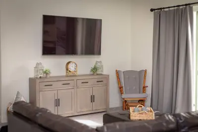 Image de Modern 3br Clovis Retreat w/ Workspaces, Game Room & Yard—Close to Nat’l Parks