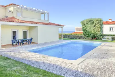 Image de Beautiful villa with ocean & lagoon views, walk to the beach!