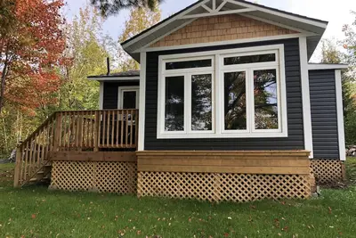Beautiful Lakeside Cottage
