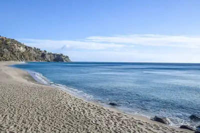 Image de Superbe appartement à Ricadi avec maison vue mer