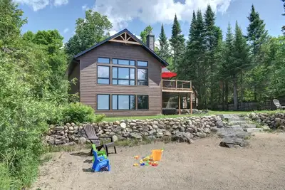 Image de Beau chalet au bord de l'eau