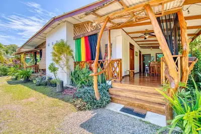 Image de Colibri Ecolodge-Casa Mapache 3 min walk beach/town