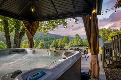 Image de Secluded Mountain Getaway! Hot tub! TailofDragon