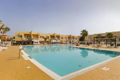 Modern 3 bedroom house close to the beach with a large pool. Sleeps 6 people