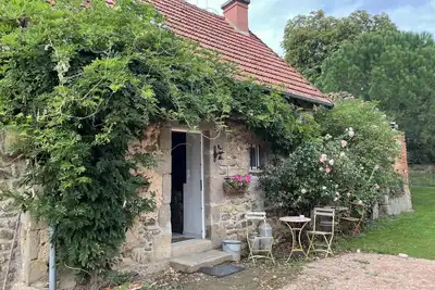 Image de Gîte charme & confort avec piscine, terrasse, jardin clos, près de Néris les Bains, animaux acceptés
