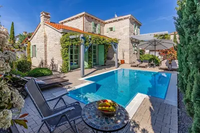 Superbe maison de 3 chambres à Liznjan