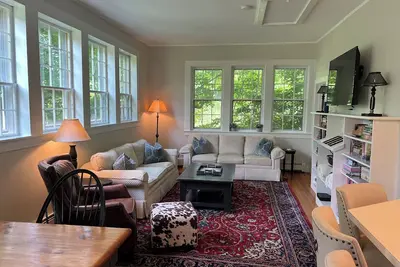 Image de Cozy cottage in the Dorset Hollow. Mountain views, patio & stream. Pet friendly!