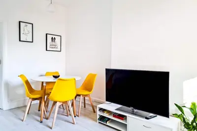 Image de Cozy Wimbledon Flat • Walk to Tube, Park & Tennis! | Pass The Keys