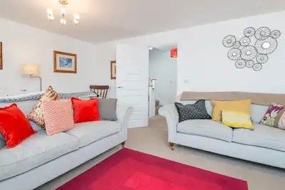 Image de Pass the Keys | Spacious 4-Bedroom town house with Parking