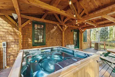 Image de Pet Friendly Home with Hot Tub | Bank of Nh Pavillion 19 mins