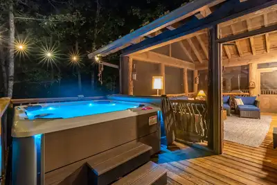 Image de Perfect Highlands Getaway! Hot Tub, Firepit, Zip-line, Close to Everything! !