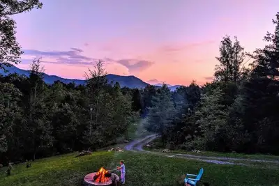 Image de Hiking, incredible mountain views, hot tub, and a chef's kitchen!