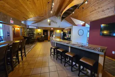 Image de \"Upscale Accommodations\" with an \"Up North\" location!