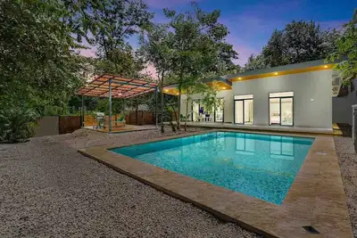 Image de Home with the best pool 5 min drive to town