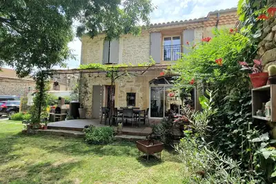 Image de Maison de village de 160m² avec jardin clos et intimiste + piscine