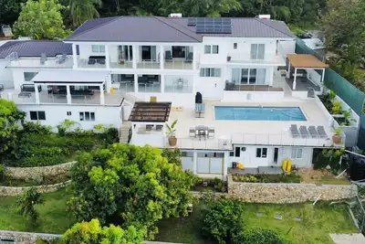 Image de New Luxury Villa! 5 Bedrooms, Fully staffed including Gourmet Chef
