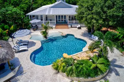 Image de P44 - 4 bed, 3 bath estate home with Southern Charm and private pool