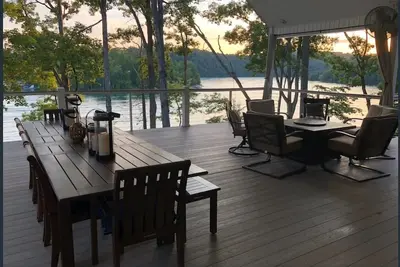 Image de New Gorgeous Spacious 4Bd/4Ba Norris Lakefront Home, Giant Decks, Amazing Dock