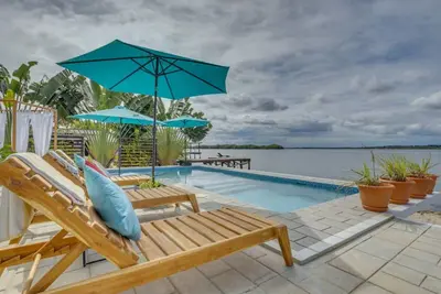 Image de Ophelia's Villa: Waterfront Luxury with Private Pool
