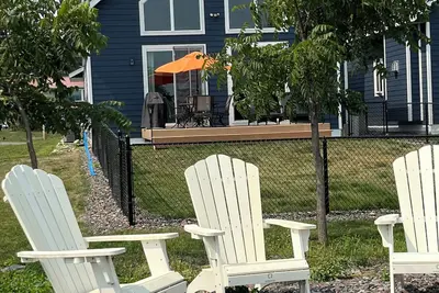 Image de Modern Lake Home with Pickleball and Pontoon available to rent.