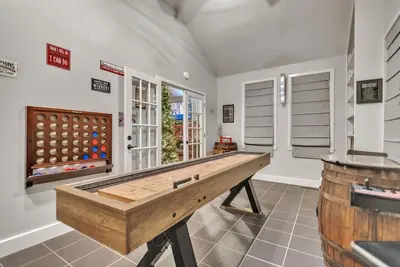 Image de Hot Tub! Game Room! 3 Bedrooms! Great Location! Close To All The Attractions!