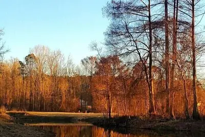 Image de Great location. covered patio/5 minutes away from restaurants stores boat launch