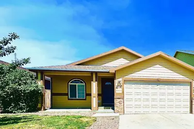 Image de Beautiful house in quiet neighborhood