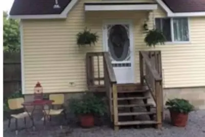 Image de Lakefront Cottage (with pool) on quiet Lake Hudson