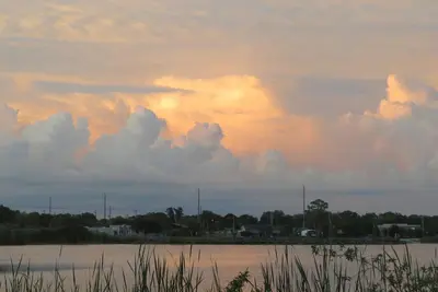 Image de A Cottage on Lake Near Universities and colleges. close to  shops and downtown