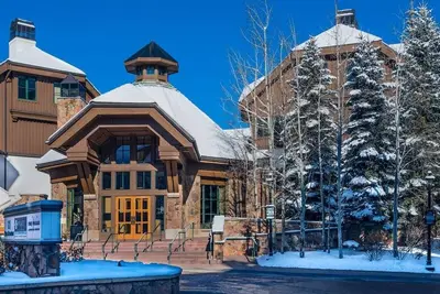 Image de Ski In/Ski Out Condo just walking distance to the Village