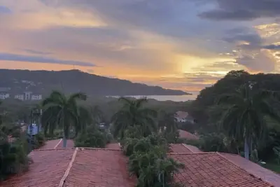 Image de The Golden Sunset Villa on a resort with beach access