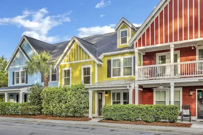 - 3br Old Town Bluffton Townhome - Private Parking